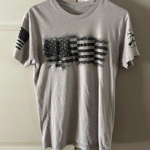 Men’s Grunt Style T-shirt. Size small. Color light gray and black.